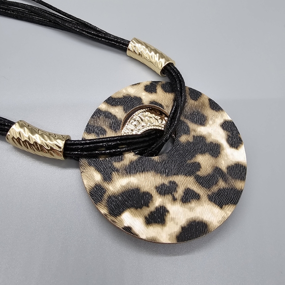 Hammered disk leopard Necklace set ✨️ - Picture 6 of 7